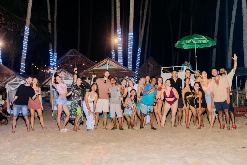 Image: Mad Monkey Hostel Nacpan Beach