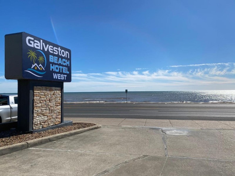 Image: Galveston Beach Hotel