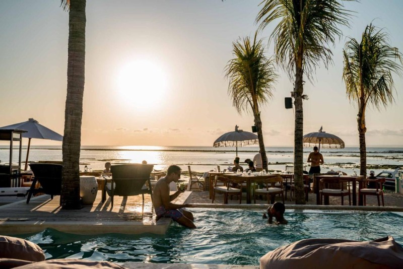 Image: Ohana's Beachfront Resort & Beach Club