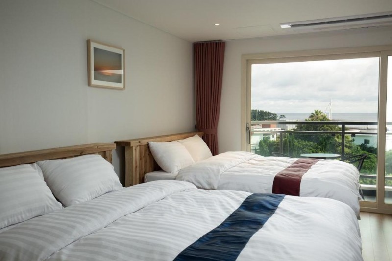 Image: Cheonjiyeon Crystal Hotel