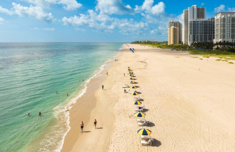 Image: The Singer Oceanfront Resort, Curio Collection by Hilton