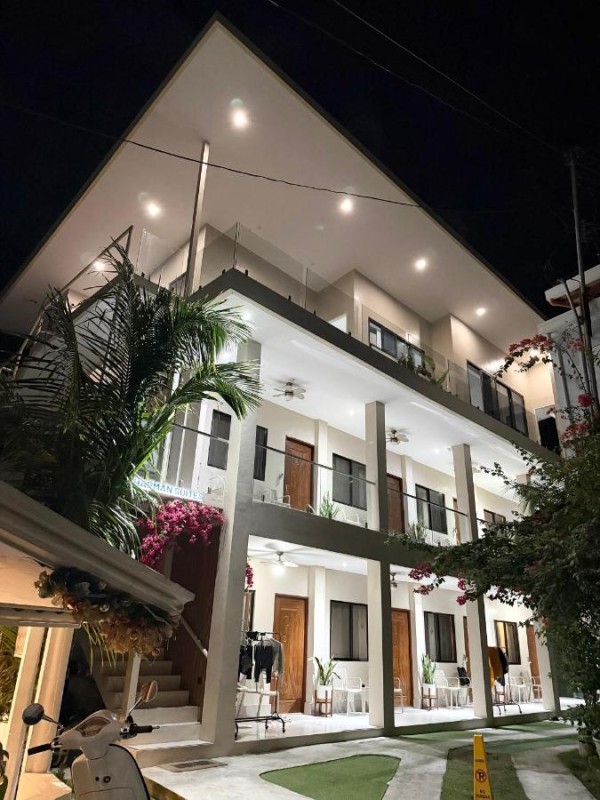 Image: HARMAN SUITES Moalboal