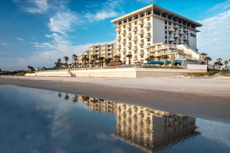 Image: The Shores Resort & Spa