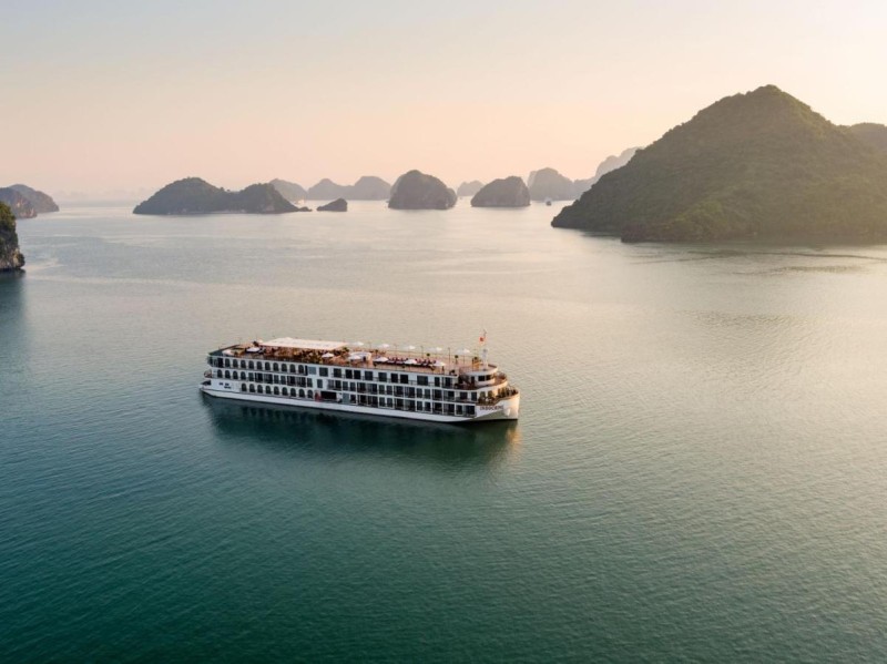 Image: Indochine Cruise Lan Ha Bay