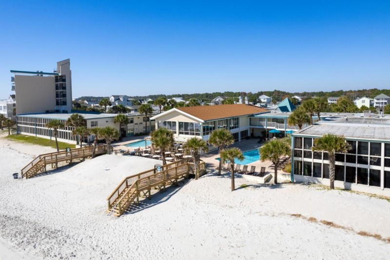 Image: Oceanfront Litchfield Inn
