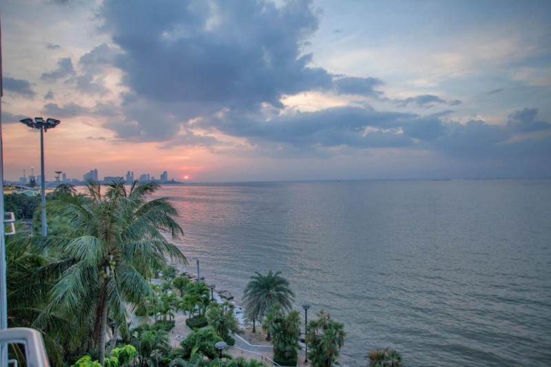 Image: Cholchan Pattaya Beach Resort - SHA Extra Plus