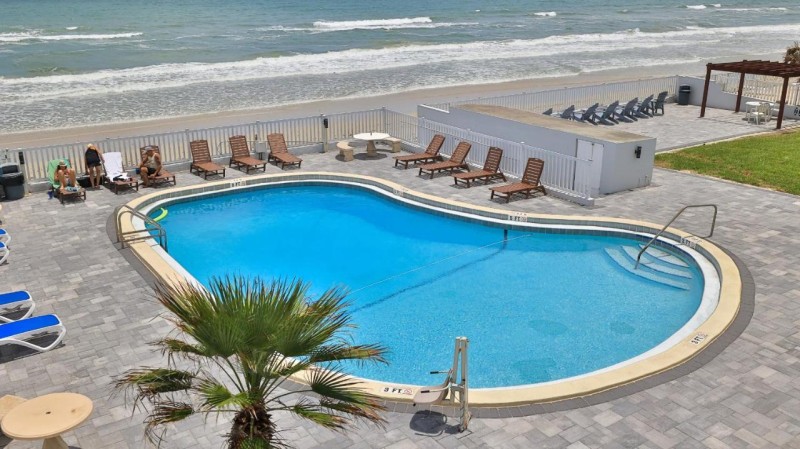 Image: Driftwood Beach Motel
