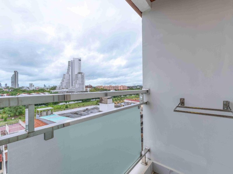 Image: Golden Jomtien Beach Hotel