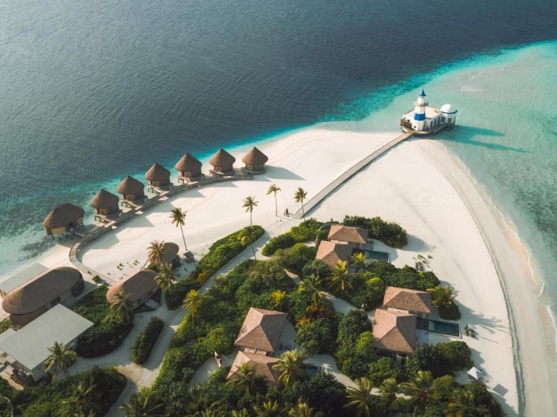 Image: Intercontinental Maldives Maamunagau Resort with Club benefits by IHG