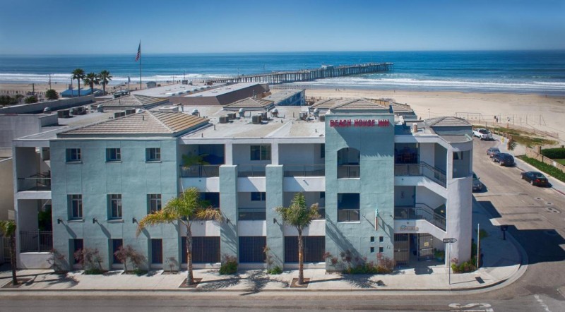 Image: Beach House Inn & Suites