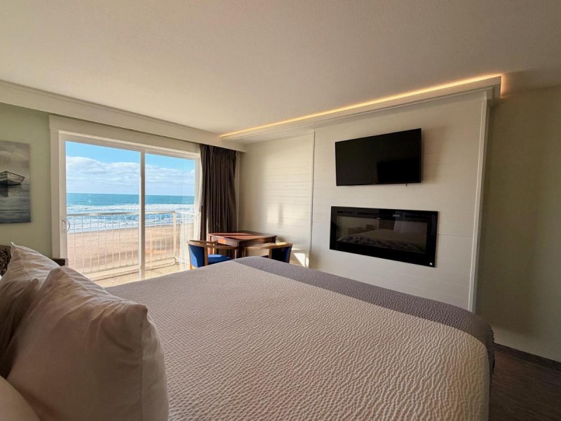 Image: The Sandcastle Beachfront Hotel