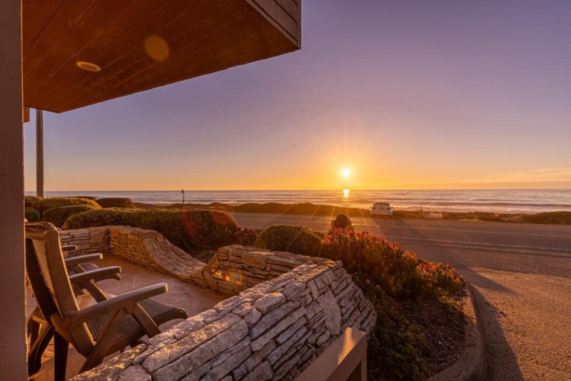 Image: Little Sur Inn