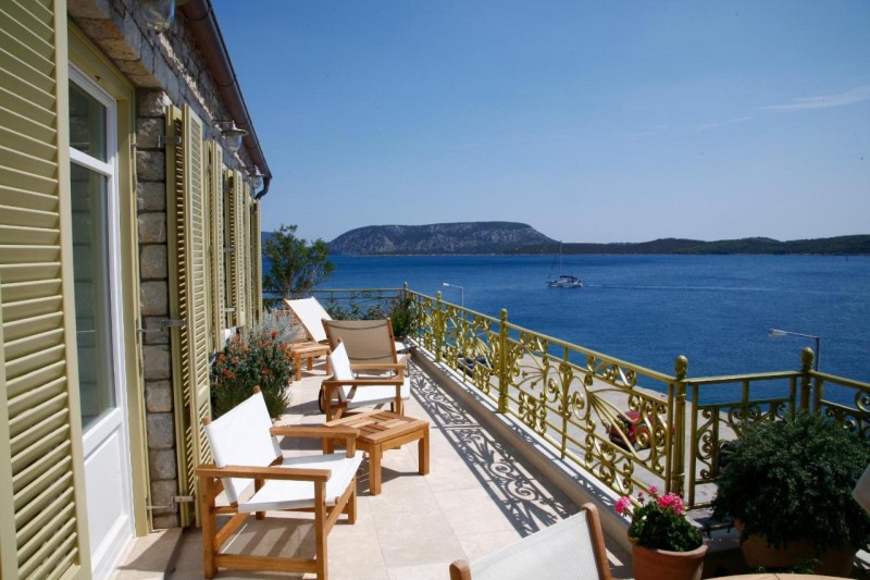 Image: mourayio