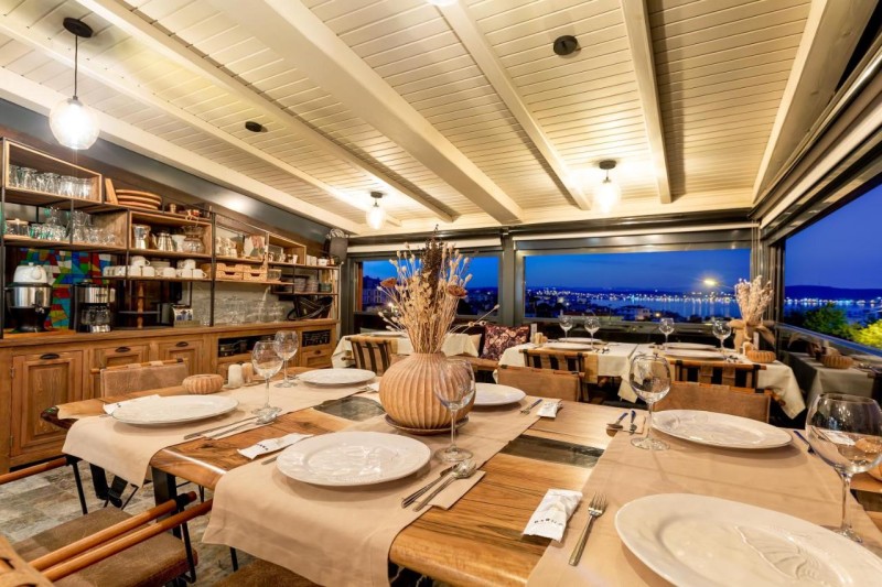 Image: Parna Hotel
