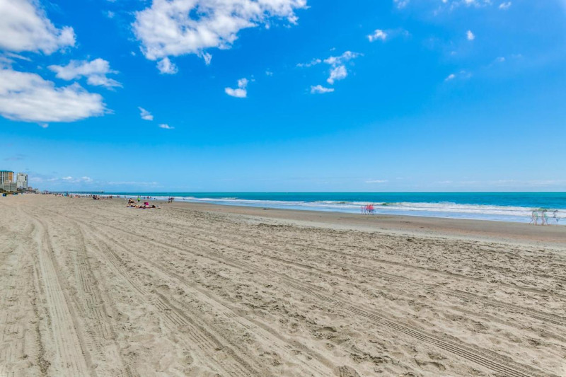 Image: Beachcomber Inn & Suites