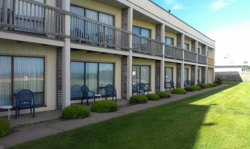 Image: Surf & Sand Beach Motel