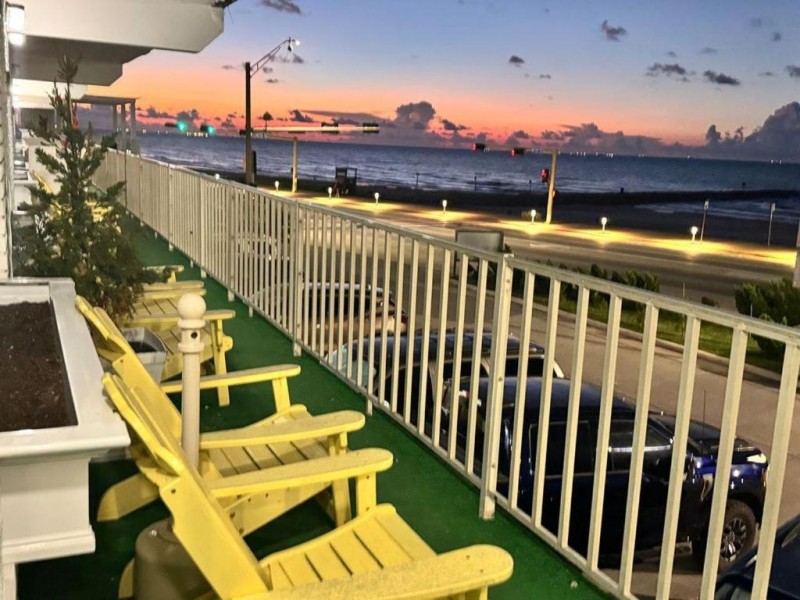 Image: Gaido's Seaside Inn