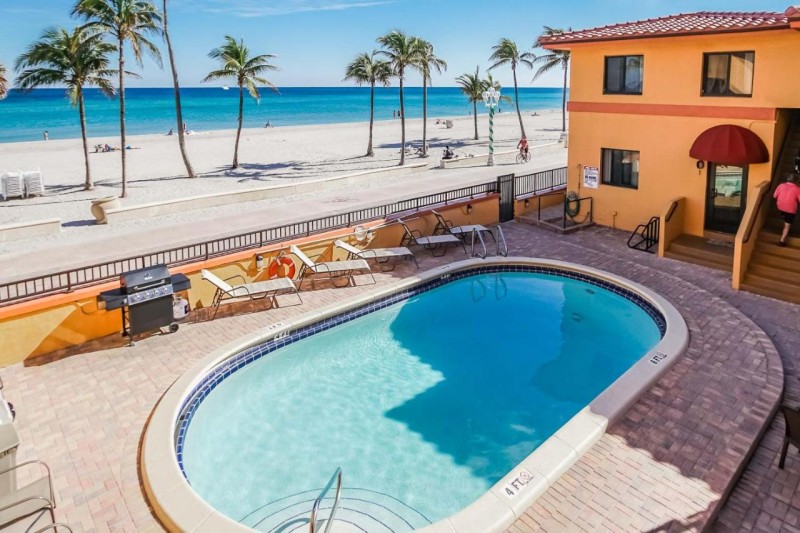 Image: Hollywood Sands Resort