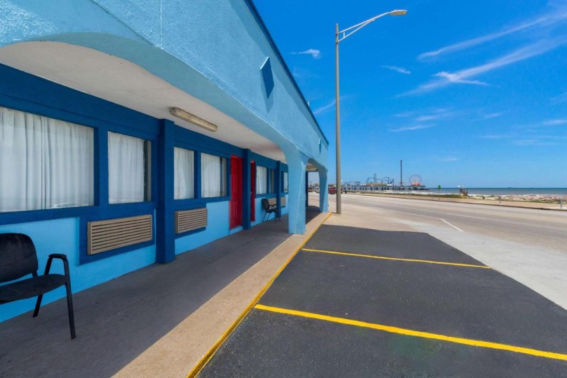 Image: Econo Lodge Galveston Seawall