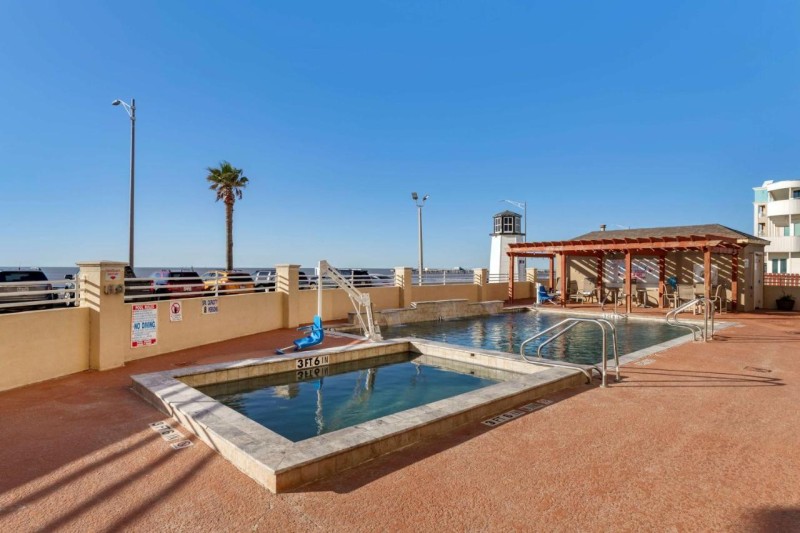 Image: Best Western Plus Galveston Suites