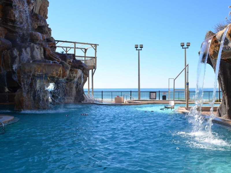 Image: Days Inn by Wyndham Panama City Beach Beachfront Resort