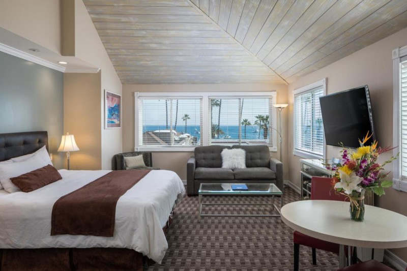 Image: Glenmore Plaza Hotel