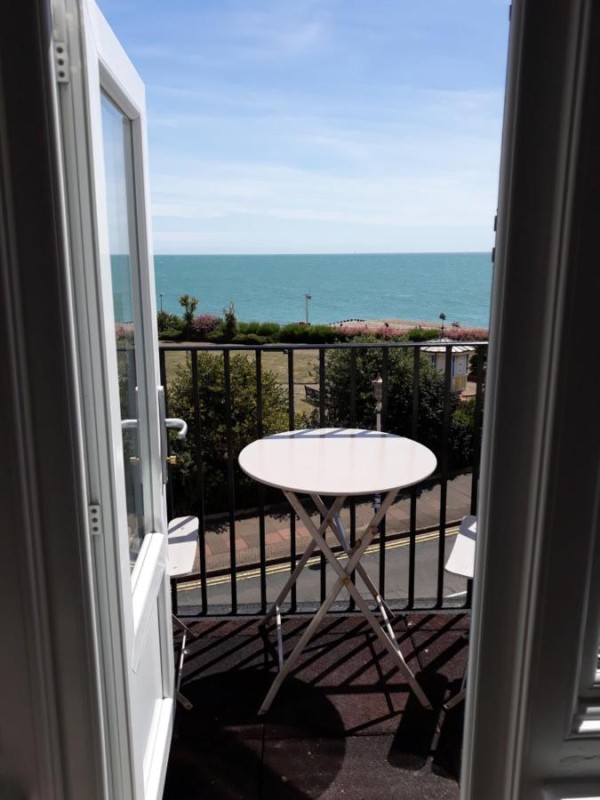 Image: Breakers Bed and Breakfast