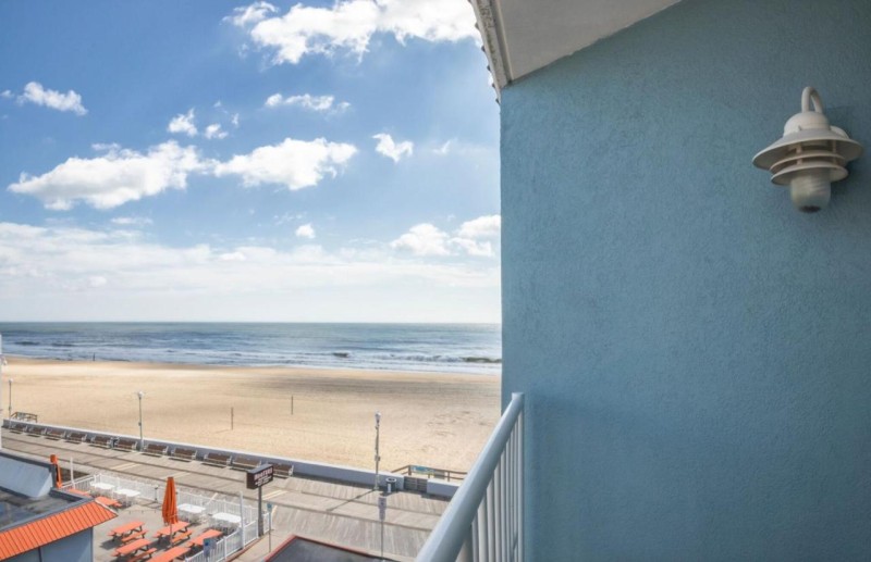 Image: Tidelands Caribbean Boardwalk Hotel and Suites
