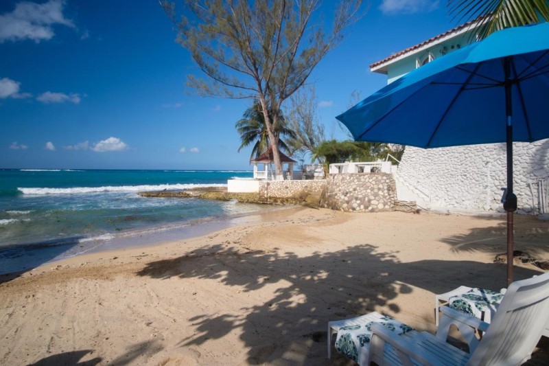 Image: Edgewater Beach Villa - Beach Front, Close to All Attractions