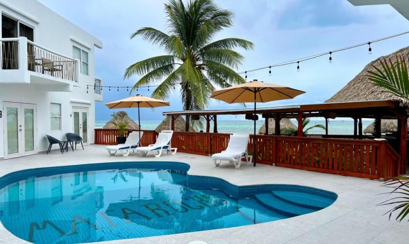 Image: Mata Rocks Resort