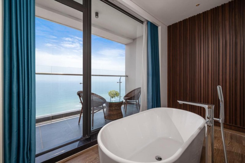 Image: Canvas Danang Beach Hotel