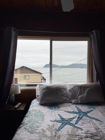 Image: Curley's Resort & Dive Center