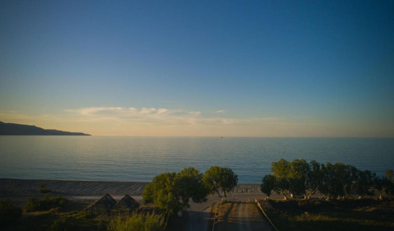 Image: Odos Oneiron Tavronitis Bay