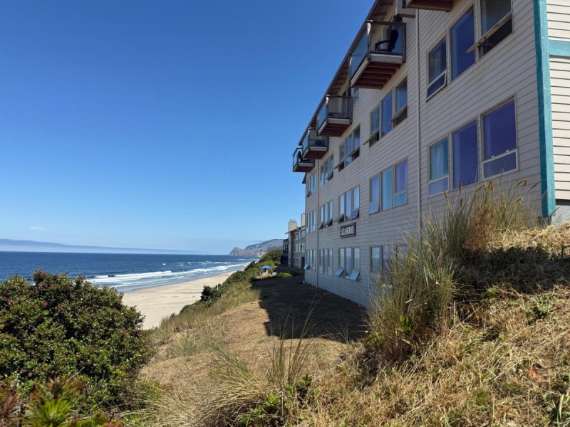 Image: Seahorse Oceanfront Lodge