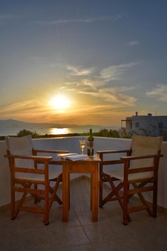 Image: Amodari studios on the beach