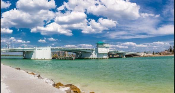 Image: John's Pass Hotel - Fully Remote Check In