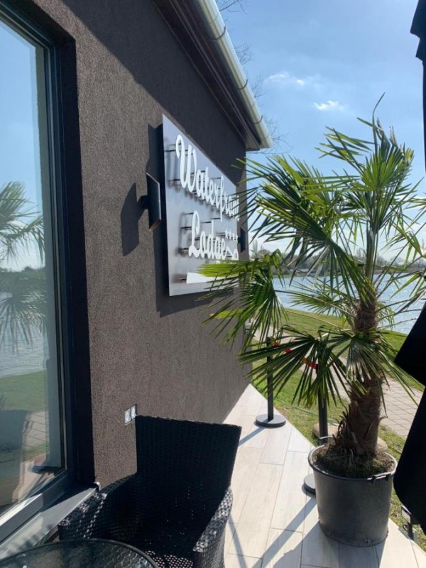 Image: Waterfront Lodge