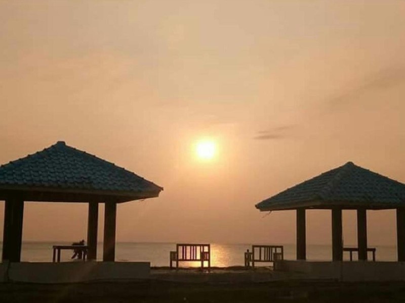 Image: penginapan karanglaut santolo