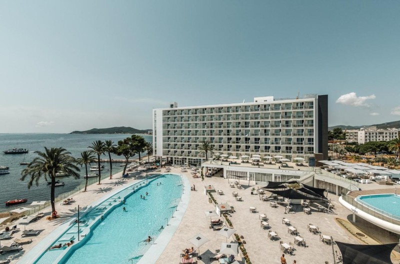 Image: The Ibiza Twiins - 4* Sup