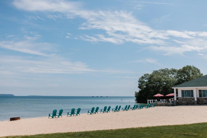 Image: Breakers Resort - Lakeside