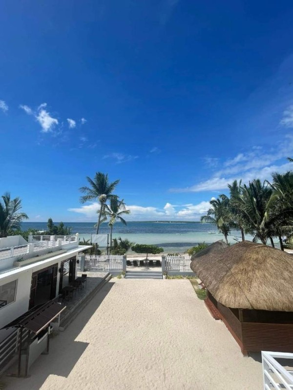 Image: Maykenn Beach-Cafe-Bar and Restaurant