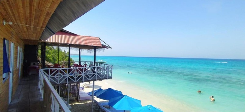 Image: Hostal azul beach isla baru