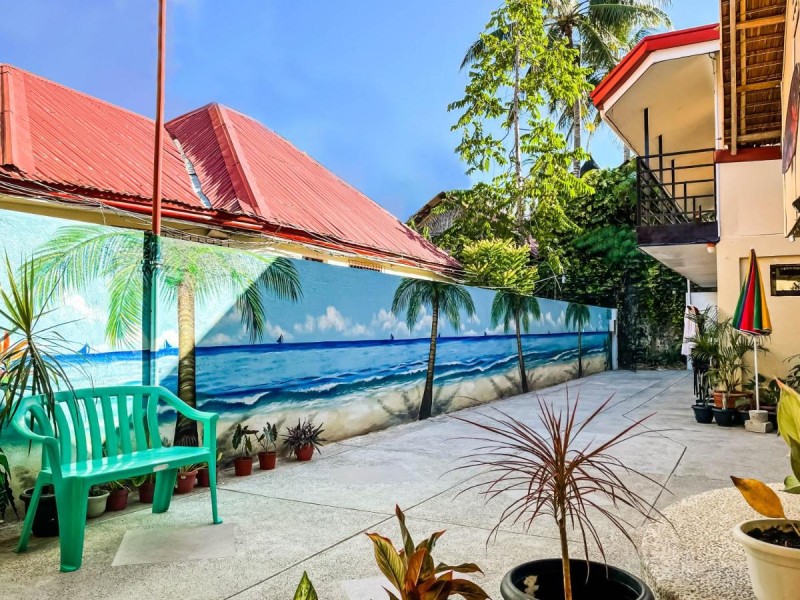 Image: White Shamrock Beach Hotel