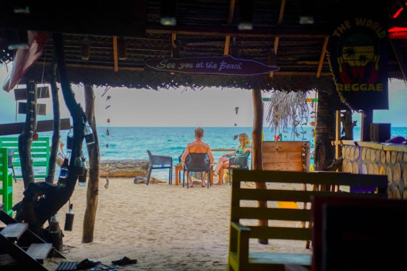 Image: The beach lovers nilaveli