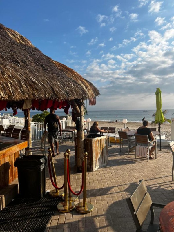Image: Ocean Manor Tiki Sunset Retreat