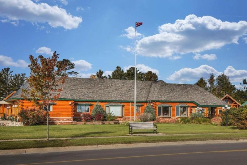 Image: Mackinac Lodge