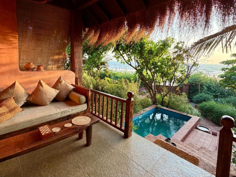 Image: Palm Grove Beach Resort