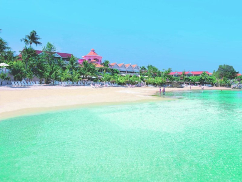Image: Coco Reef Resort & Spa