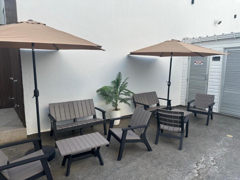Image: Oasis Hotel