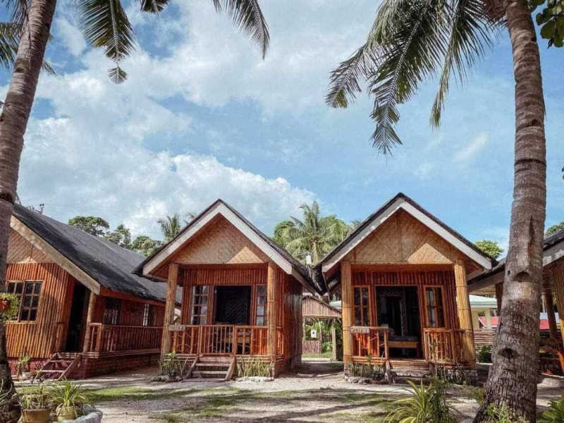 Image: Hola Beach Resort